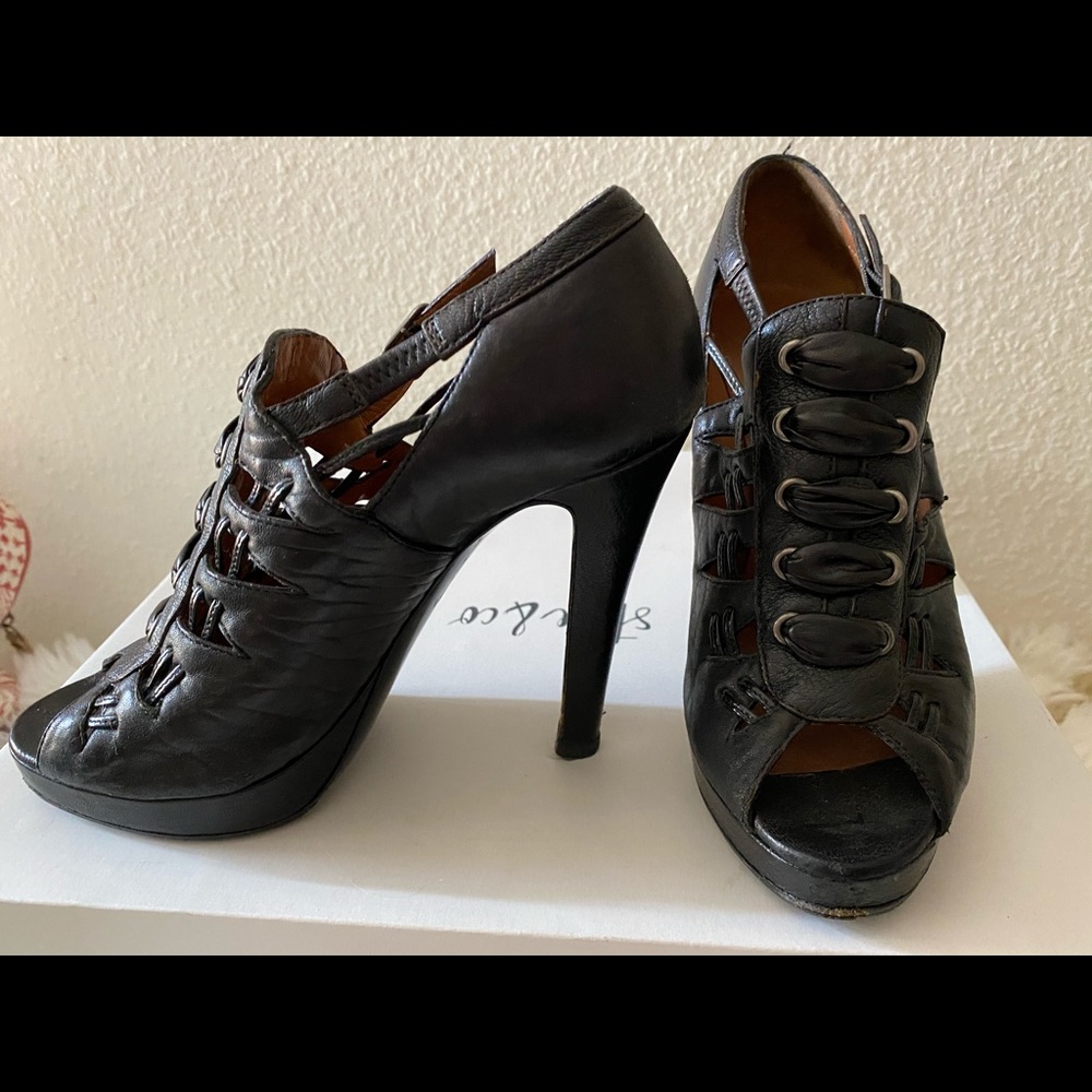 Givenchy heels  DO NOT BUY.  SOLD. !!!